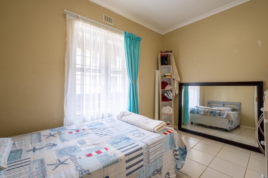 To Let 2 Bedroom Property for Rent in Uitzicht Western Cape